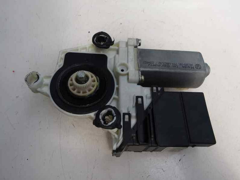 MOTOR ELEVALUNAS TRASERO IZQUIERDO VOLKSWAGEN GOLF IV BERLINA 2003 1.9 TDI (110 CV)