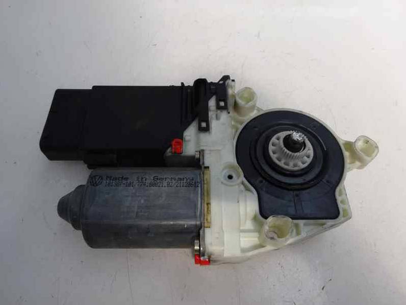 MOTOR ELEVALUNAS DELANTERO IZQUIERDO VOLKSWAGEN GOLF IV BERLINA 2003 1.9 TDI (110 CV)
