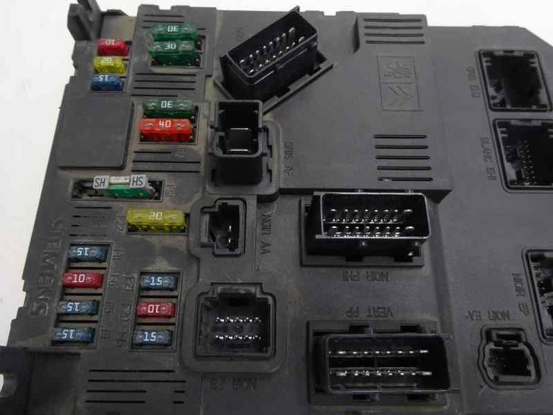 CAJA RELES FUSIBLES CITROEN C5 BERLINA 2003 2.0 HDI (109 CV)