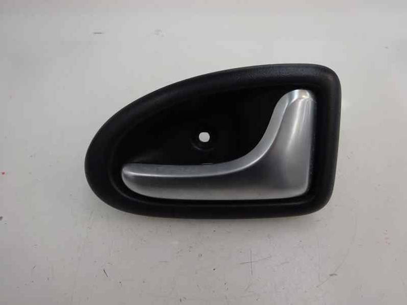 MANETA INTERIOR TRASERA DERECHA RENAULT CLIO II FASE II 2003 1.2 (75 CV)