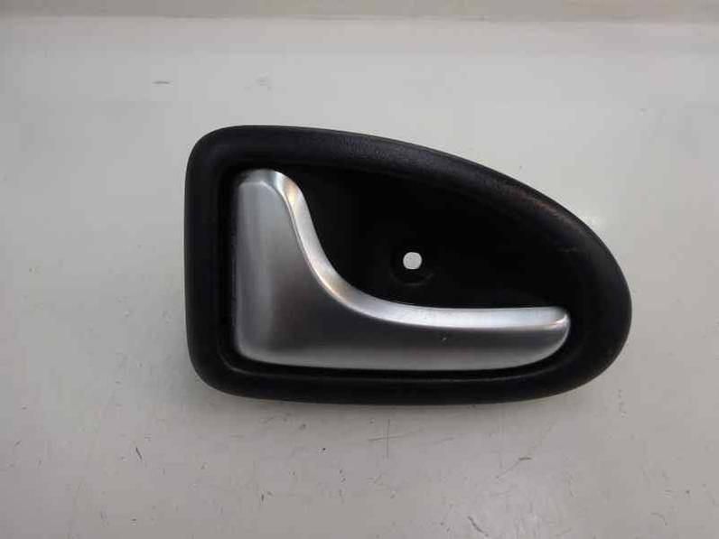 MANETA INTERIOR TRASERA IZQUIERDA RENAULT CLIO II FASE II 2003 1.2 (75 CV)