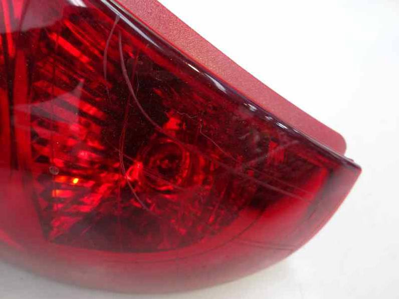 PILOTO TRASERO DERECHO RENAULT CLIO II FASE II 2003 1.2 (75 CV)