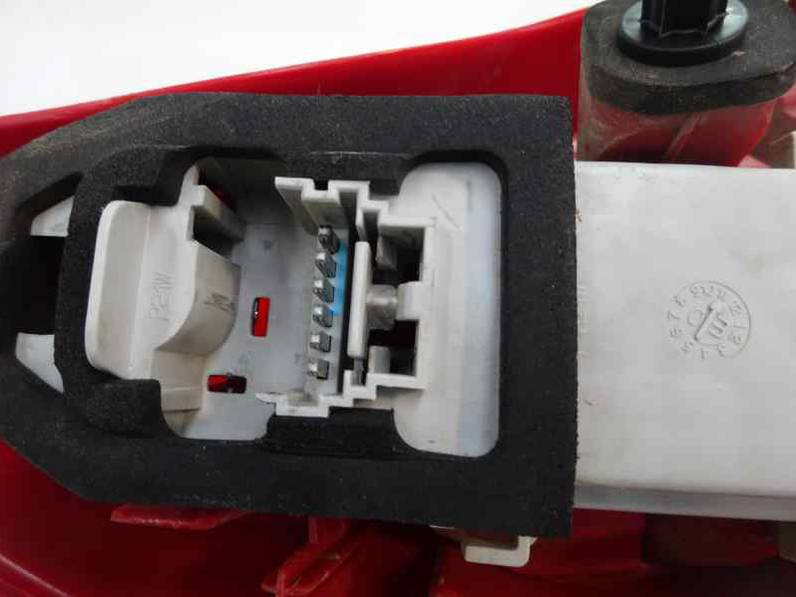 PILOTO TRASERO DERECHO RENAULT CLIO II FASE II 2003 1.2 (75 CV)