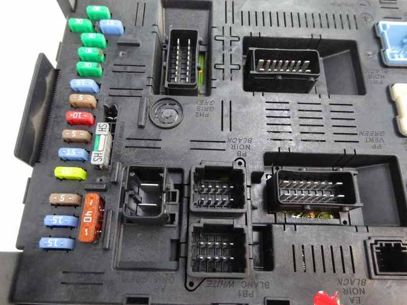 CAJA RELES FUSIBLES CITROEN C4 BERLINA 2005 1.6 16V HDI (90 CV)