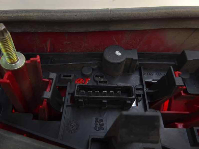 PILOTO TRASERO DERECHO PEUGEOT 106 1999 1.5 D (57 CV)