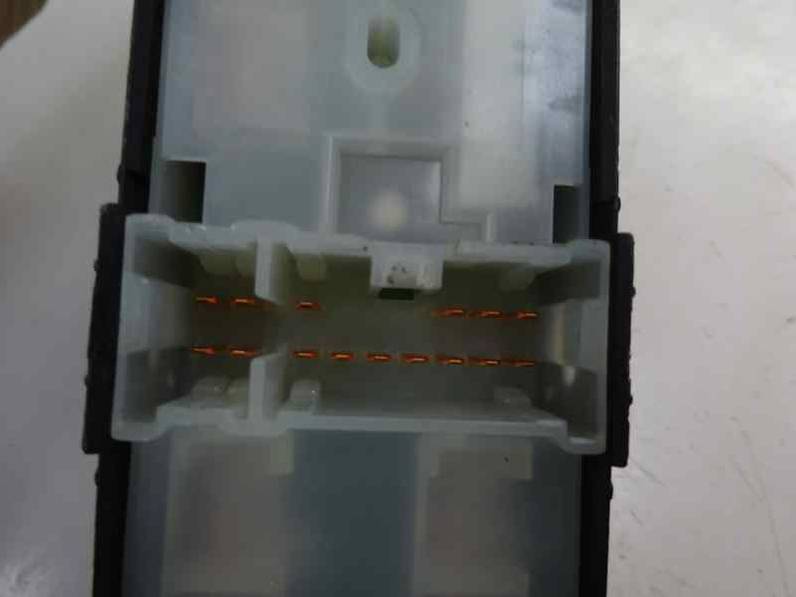 MANDO ELEVALUNAS DELANTERO IZQUIERDO NISSAN ALMERA TINO 2004 2.2 DCI D (112 CV)