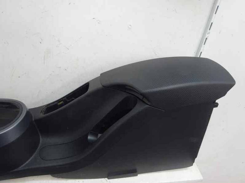 APOYABRAZOS CENTRAL SEAT ALTEA 2007 1.9 TDI (105 CV)