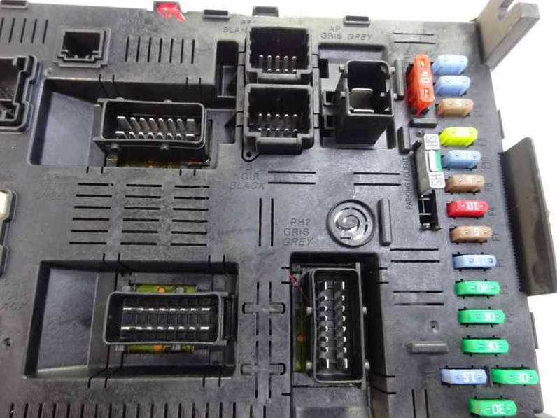 CAJA RELES FUSIBLES CITROEN C4 BERLINA 2005 1.6 16V HDI (90 CV)