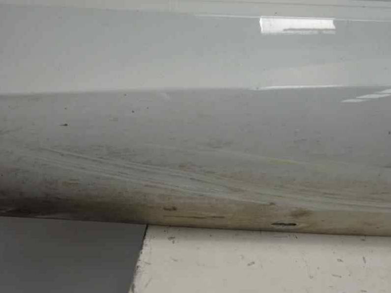 FALDON LATERAL BMW SERIE 1 BERLINA 2009 2.0 TURBODIESEL (143 CV)