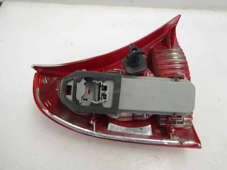 PILOTO TRASERO DERECHO RENAULT CLIO II FASE II 2002 1.2 (58 CV)