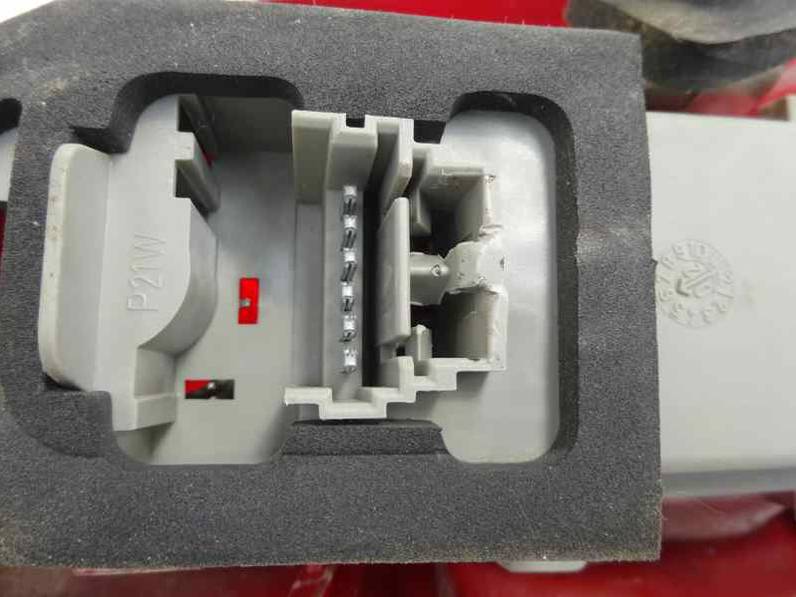 PILOTO TRASERO DERECHO RENAULT CLIO II FASE II 2002 1.2 (58 CV)