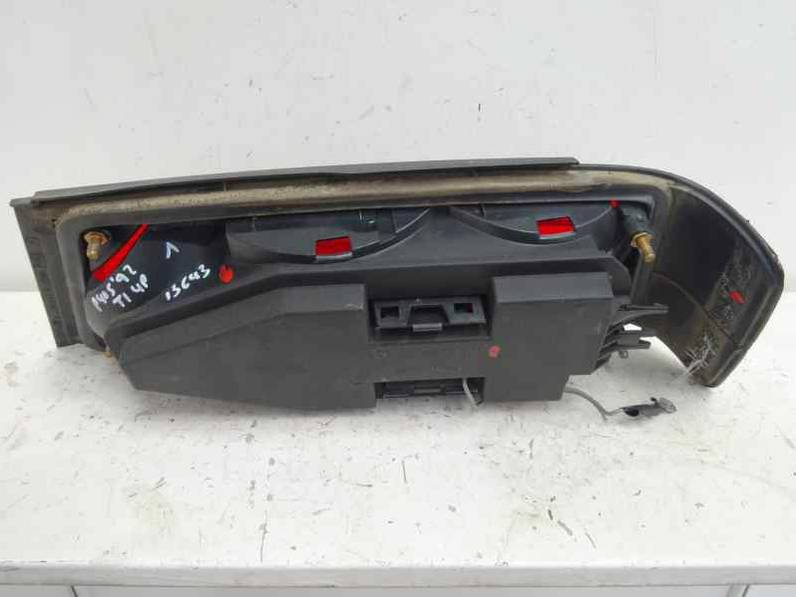 PILOTO TRASERO IZQUIERDO PEUGEOT 405 BERLINA 1992 1.9 (120 CV)