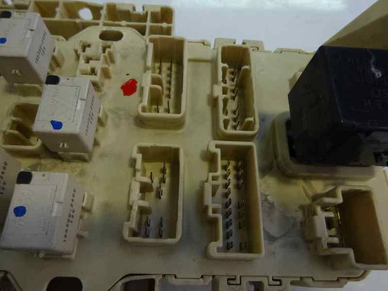 CAJA RELES FUSIBLES SUZUKI SWIFT BERLINA 2008 1.3 DDIS D (69 CV)