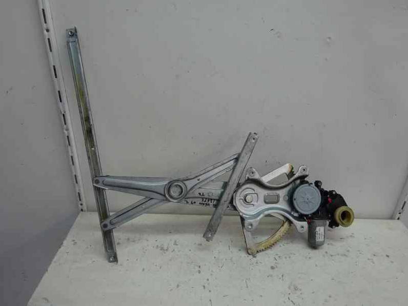 ELEVALUNAS TRASERO DERECHO TOYOTA COROLLA VERSO 2007 2.2 TURBODIESEL (136 CV)