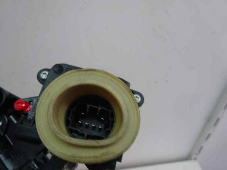 ELEVALUNAS TRASERO DERECHO TOYOTA COROLLA VERSO 2007 2.2 TURBODIESEL (136 CV)