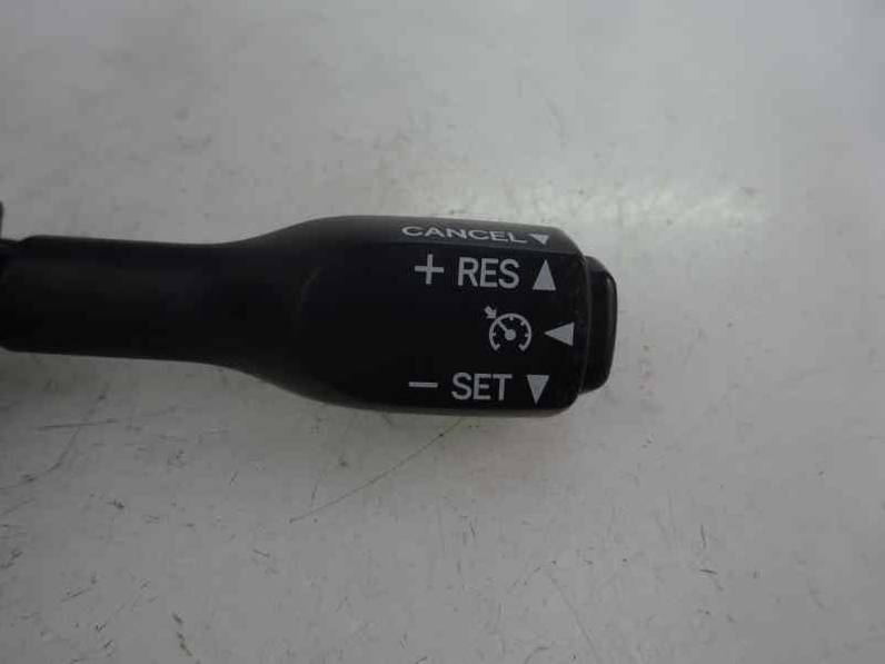 MANDO MULTIFUNCION TOYOTA COROLLA VERSO 2007 2.2 TURBODIESEL (136 CV)