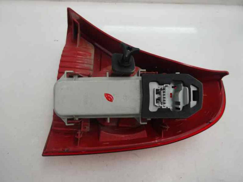 PILOTO TRASERO IZQUIERDO RENAULT CLIO II FASE II 2005 1.2 (75 CV)