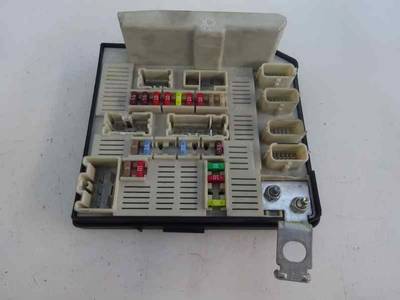 CAJA RELES FUSIBLES RENAULT MEGANE II CLASSIC BERLINA 2006 1.6 16V (112 CV)
