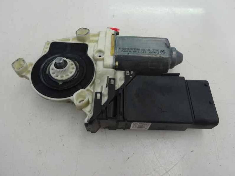 MOTOR ELEVALUNAS DELANTERO IZQUIERDO VOLKSWAGEN GOLF IV BERLINA 1999 1.6 (101 CV)