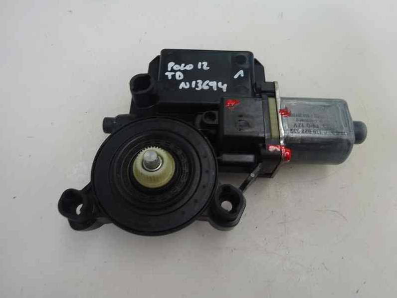 MOTOR ELEVALUNAS TRASERO DERECHO VOLKSWAGEN POLO 2012 1.2 TDI (75 CV)