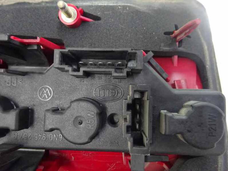 PILOTO TRASERO DERECHO VOLKSWAGEN POLO BERLINA 2000 1.4 16V (75 CV)