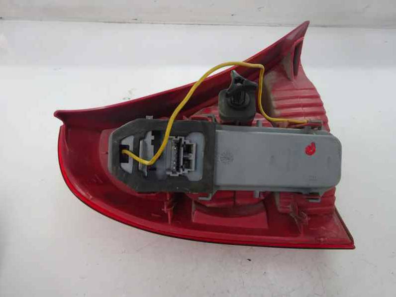 PILOTO TRASERO DERECHO RENAULT CLIO II FASE II 2003 1.4 16V (98 CV)