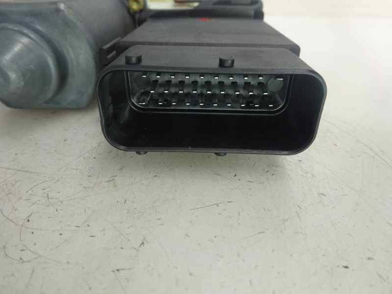 MOTOR ELEVALUNAS DELANTERO DERECHO VOLKSWAGEN GOLF IV VARIANT 2002 1.9 TDI (131 CV)