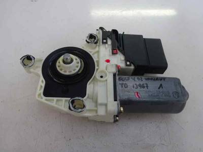 MOTOR ELEVALUNAS TRASERO DERECHO VOLKSWAGEN GOLF IV VARIANT 2002 1.9 TDI (131 CV)
