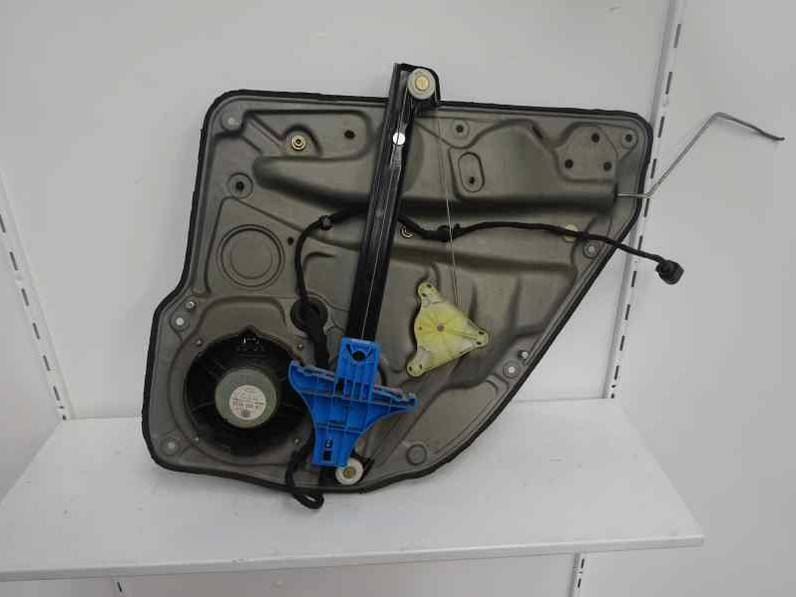 ELEVALUNAS TRASERO IZQUIERDO VOLKSWAGEN GOLF IV VARIANT 2002 1.9 TDI (131 CV)