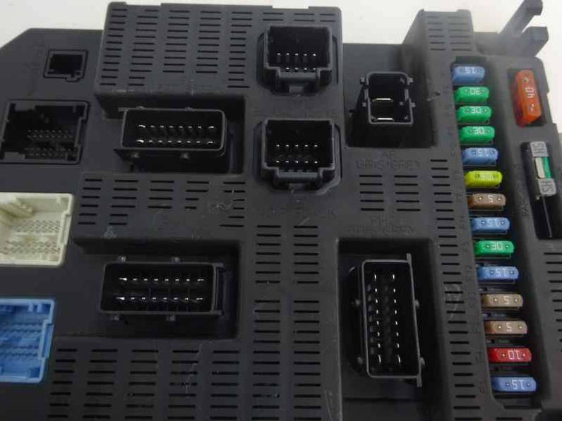 CAJA RELES FUSIBLES CITROEN C3 2006 1.4 HDI (68 CV)