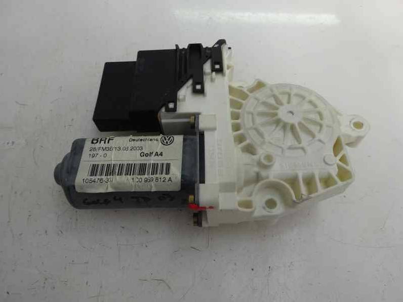 MOTOR ELEVALUNAS TRASERO DERECHO VOLKSWAGEN GOLF IV BERLINA 2003 1.9 TDI (150 CV)