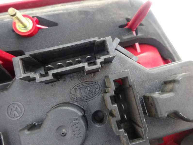 PILOTO TRASERO DERECHO VOLKSWAGEN POLO BERLINA 2001 1.4 (60 CV)