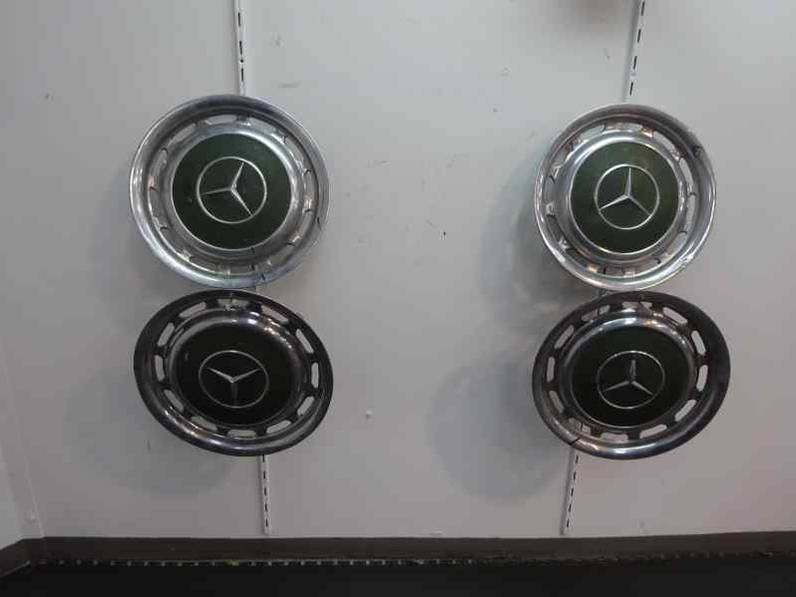 TAPACUBOS MERCEDES CLASE E BERLINA COUPE 1977 2.0 D (60 CV)