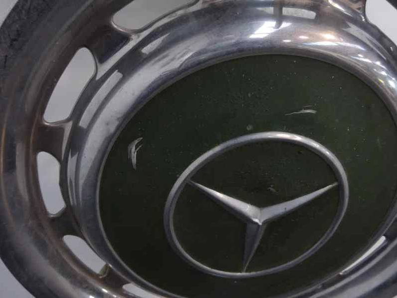 TAPACUBOS MERCEDES CLASE E BERLINA COUPE 1977 2.0 D (60 CV)