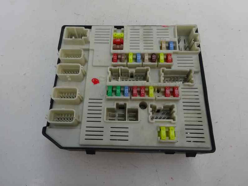 CAJA RELES FUSIBLES RENAULT MEGANE III BERLINA 5 P 2011 1.5 DCI D FAP (90 CV)