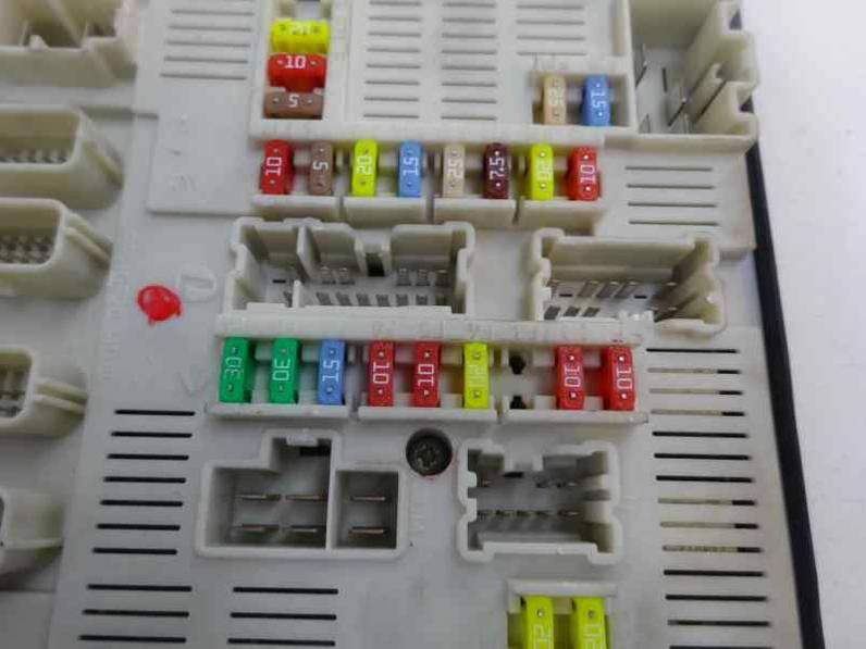 CAJA RELES FUSIBLES RENAULT MEGANE III BERLINA 5 P 2011 1.5 DCI D FAP (90 CV)