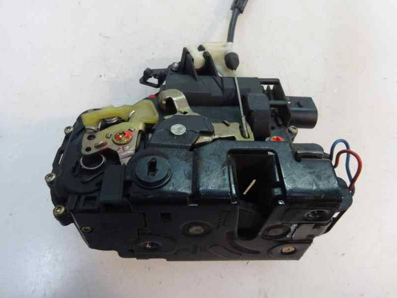 CERRADURA PUERTA TRASERA IZQUIERDA VOLKSWAGEN GOLF IV BERLINA 2002 1.9 TDI (101 CV)