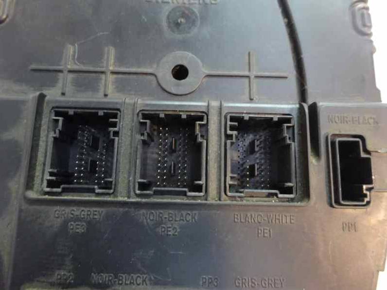 CAJA RELES FUSIBLES RENAULT MEGANE II COUPE CABRIO 2006 1.6 16V (112 CV)