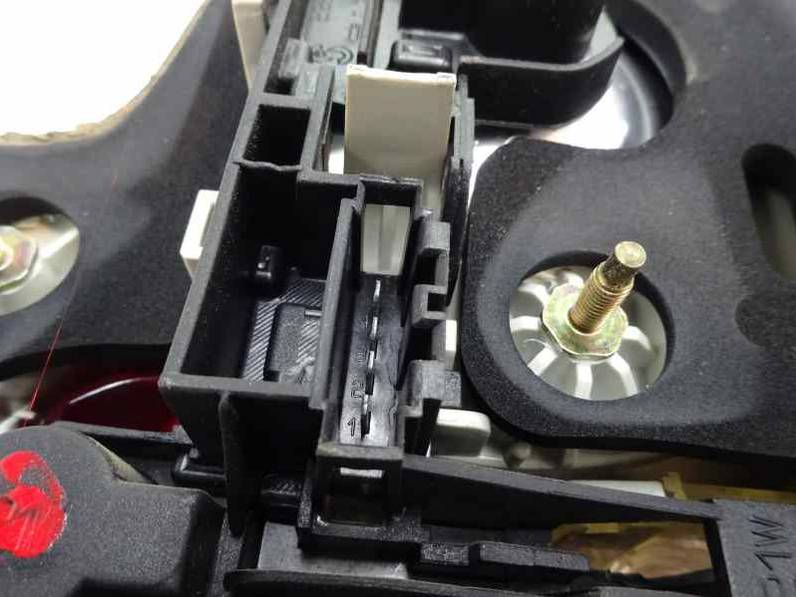 PILOTO TRASERO IZQUIERDO VOLKSWAGEN TOUAREG 2003 5.0 V10 TDI (313 CV)