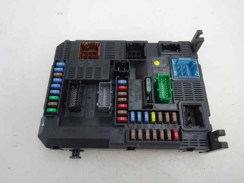 CAJA RELES FUSIBLES PEUGEOT 208 2012 1.2 16V VTI (82 CV)