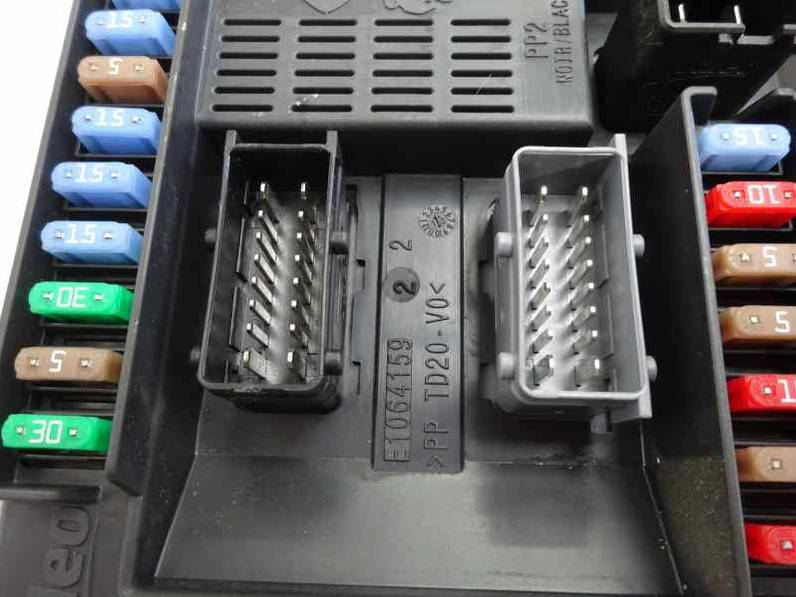 CAJA RELES FUSIBLES PEUGEOT 208 2012 1.2 16V VTI (82 CV)