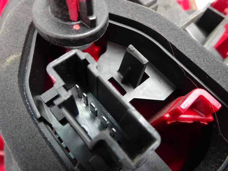 PILOTO TRASERO IZQUIERDO PEUGEOT 208 2012 1.2 16V VTI (82 CV)