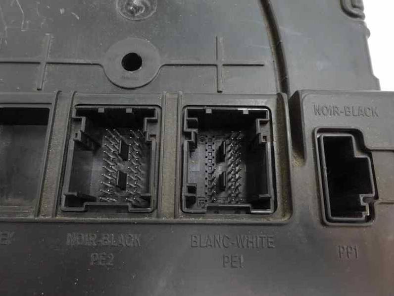 CAJA RELES FUSIBLES RENAULT MEGANE II BERLINA 5P 2008 1.9 DCI D FAP (131 CV)