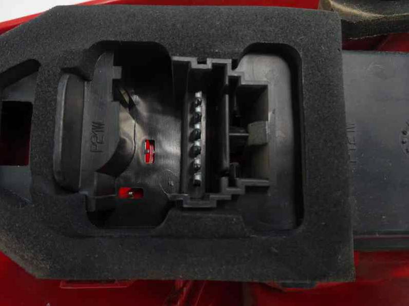 PILOTO TRASERO DERECHO RENAULT CLIO II FASE II 2003 1.2 (58 CV)