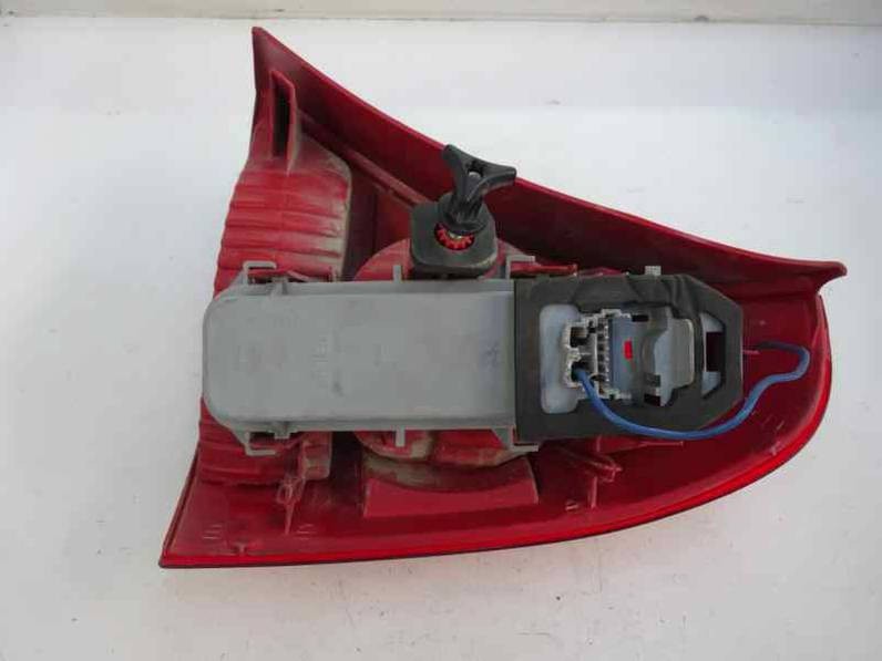 PILOTO TRASERO IZQUIERDO RENAULT CLIO II FASE I 1998 1.4 (75 CV)