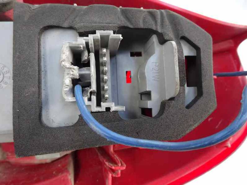 PILOTO TRASERO IZQUIERDO RENAULT CLIO II FASE I 1998 1.4 (75 CV)