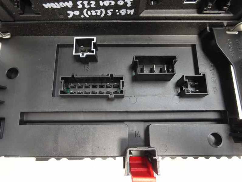 CAJA RELES FUSIBLES MERCEDES CLASE S BERLINA 2006 3.0 CDI (235 CV)