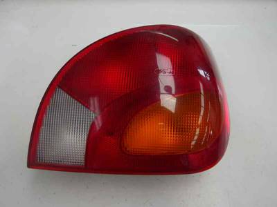 PILOTO TRASERO DERECHO FORD FIESTA BERLINA 2001 1.3 (60 CV)