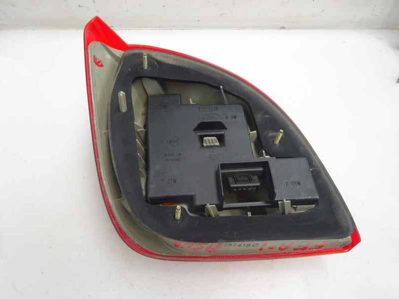 PILOTO TRASERO DERECHO FORD FIESTA BERLINA 2001 1.3 (60 CV)