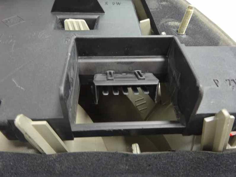 PILOTO TRASERO DERECHO FORD FIESTA BERLINA 2001 1.3 (60 CV)